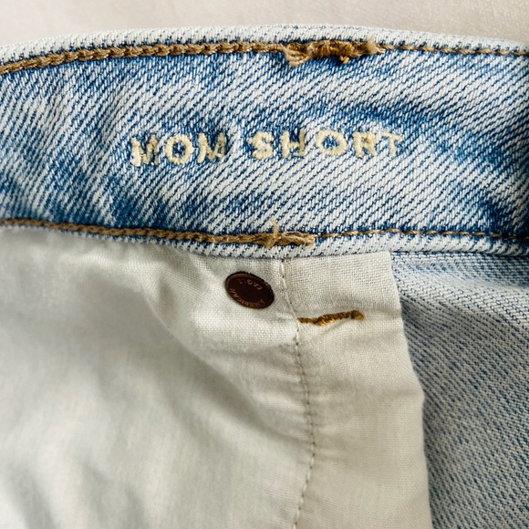 American Eagle “Mom Short” Stretch Size 18 Light Wash / Cuffed / Summer / Cuffed - Picture 7 of 12